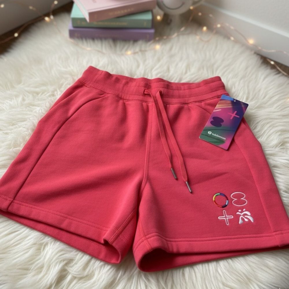 RARE Lululemon Scuba HR Shorts 5” Pride Edition size 6 - Picture 1 of 3